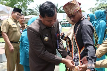 Tekan Angka Stunting di Kuansing, Puluhan Bunda Asuh Dilantik Plt Bupati