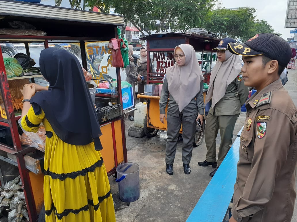  Tertibkan PKL di Empat Lokasi, Praja Wanita Pekanbaru Lakukan Secara Persuasif 