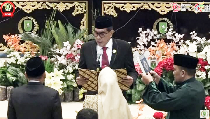 Ade Firmansyah dan Zulaikha Resmi Dilantik sebagai Anggota DPRD Riau