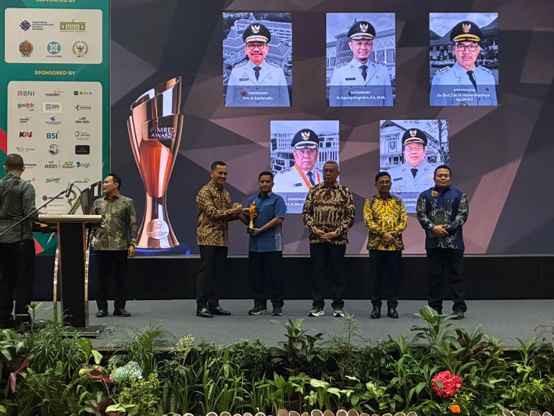 Wako Agung Raih Pemred Award 2026 Kategori Wali Kota Terbaik Bidang Informasi Publik