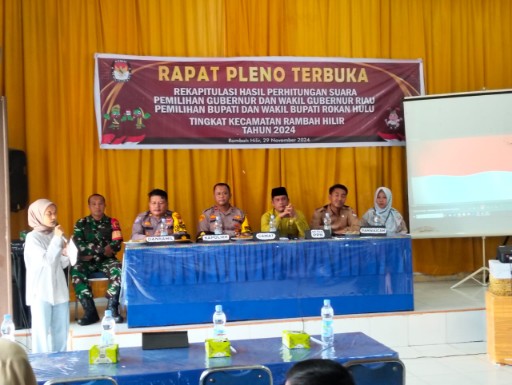 Rapat Pleno Terbuka Rekapitulasi Hasil Penghitungan Suara Pilkada 2024 di Kecamatan Rambah Hilir