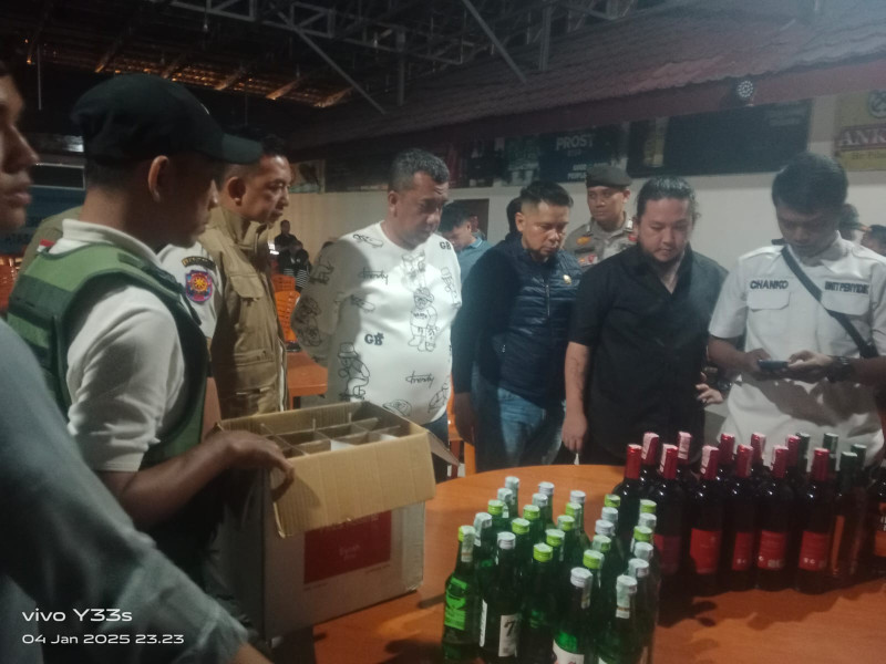PJ Wako Turun Langsung Saat Razia Pujasera, Tim Langsung Sita Minuman Keras