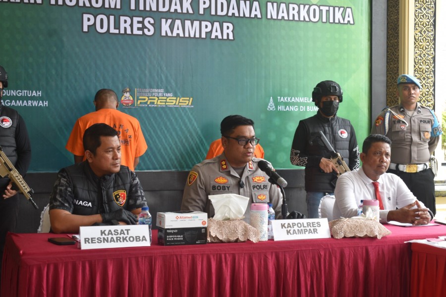 Sempat Kejar-kejaran, Polisi Tembak Mobil Pengangkut Sabu 1 Kilogram