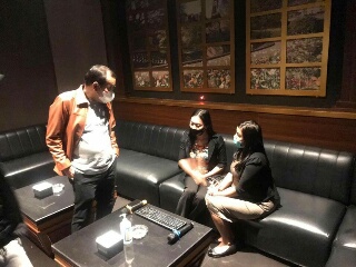 Cukup Sediakan Satu Juta Lebih Dikit, Pemandu Lagu di Tempat ini Bisa Bikin 'Kepengen' 