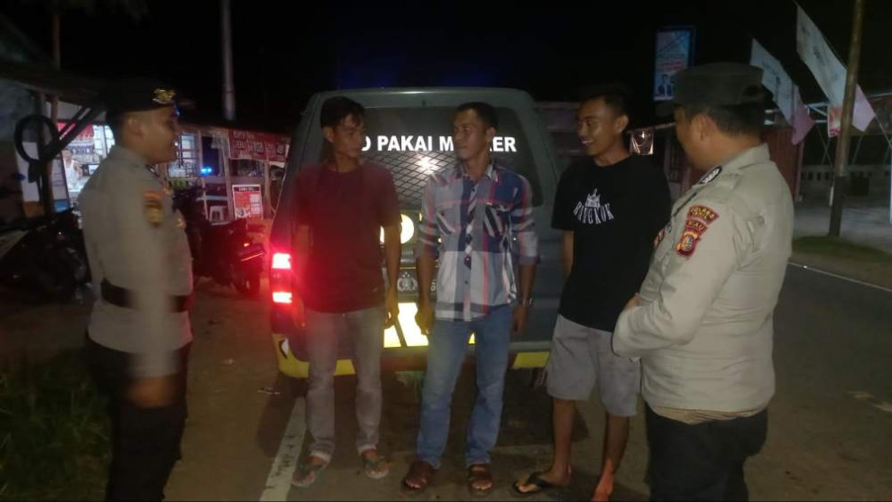 Polsek Tempuling Patroli Malam Hari Antisipasi Gangguan Kamtibmas Jelang Pilkada 2024