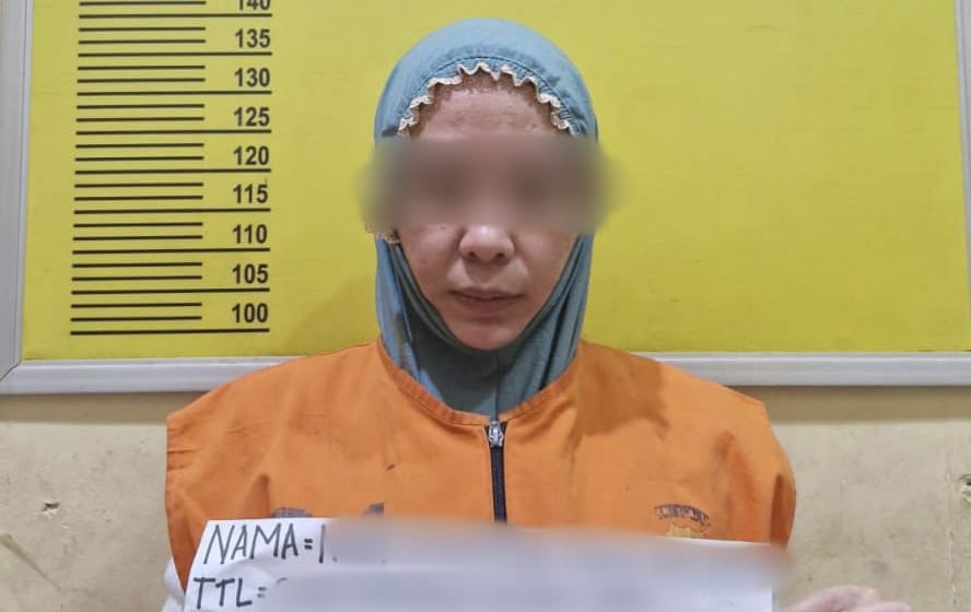 Modus Pura-pura Jadi Pembeli, Dua Wanita di Siak Mencuri di Toko Emas