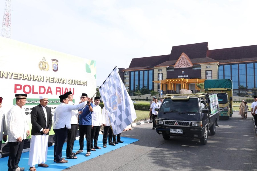 Polda Riau Kurban 195 Hewan, Daging Menjangkau Hingga Pelosok Desa