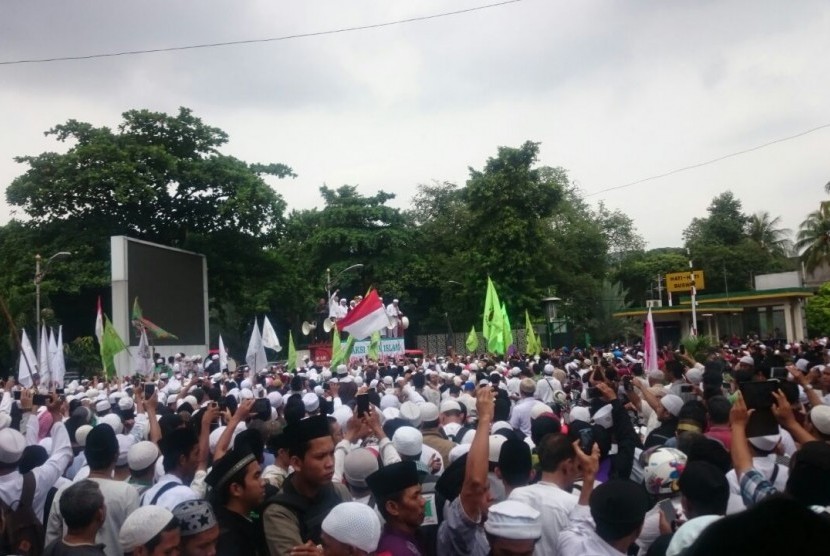 Pendemo Ahok Diminta Tak Anarkis