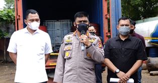 Polda Riau Grebek Gudang Pengoplos Solar, 1 Pelaku dan 30 Ribu Liter Berhasil Diamankan