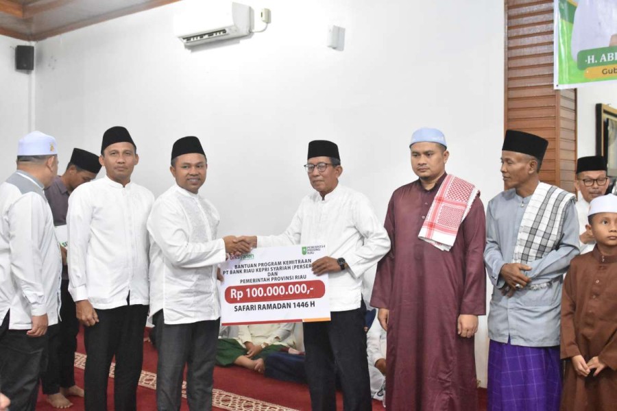 Pemprov Riau dan BRK Syariah Salurkan Bantuan untuk Masjid Al Amin Melalui Program CSR