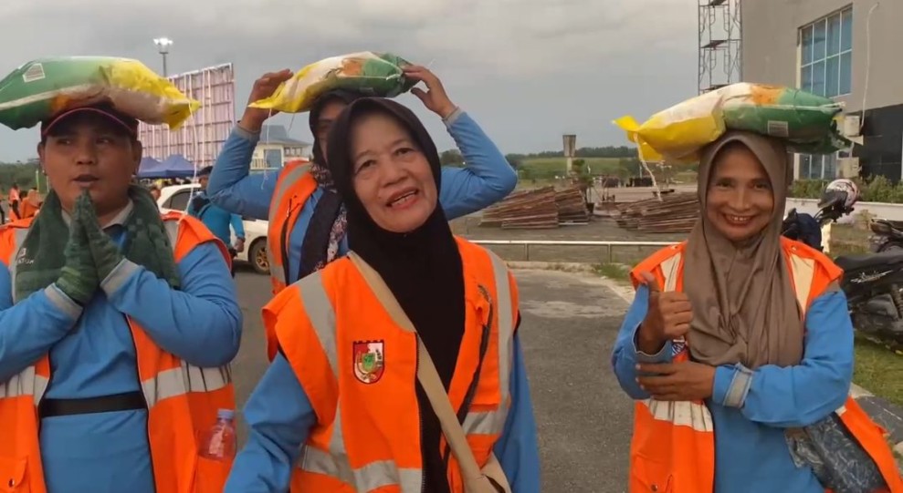 Berbagi Sembako di Perayaan HUT RI, Pasukan Kuning: Wako Agung Sangat Perhatian
