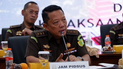 Mantan Jampidsus Febrie Adriansyah Resmi Jadi Tersangka
