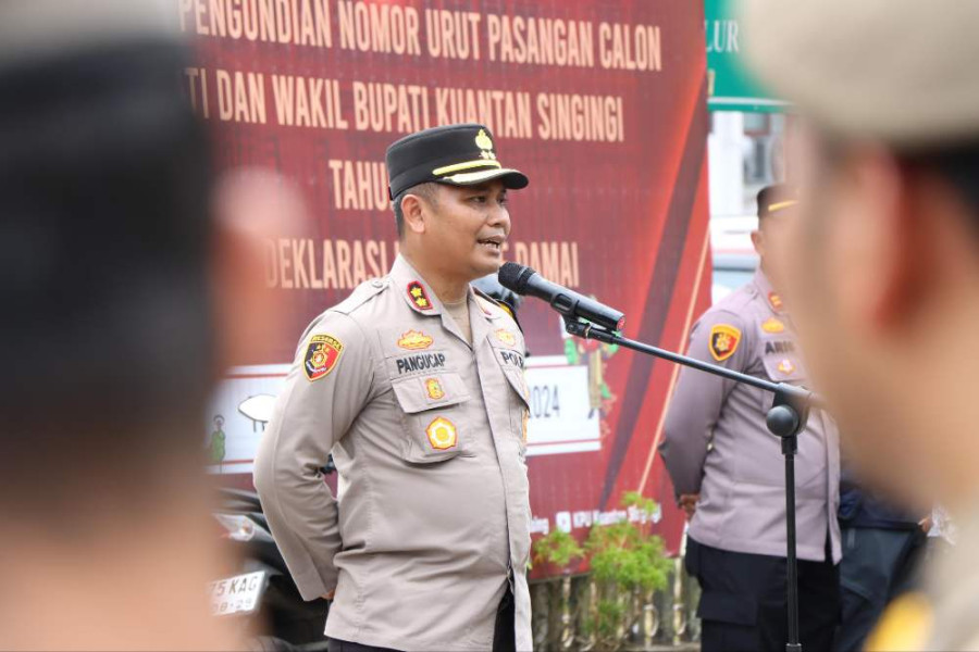 Kapolres Kuansing Pimpin Pengamanan Kampanye Paslon Cabup - Cawabup di Teluk Kuantan
