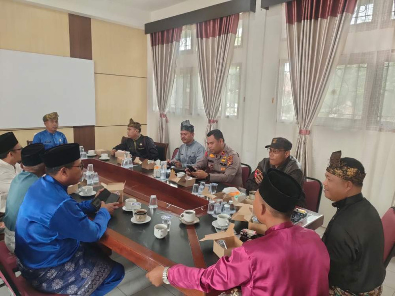 Bersama Upika dan Masyarakat, Polsek Sabak Auh Wujudkan Pilkada Damai 2024