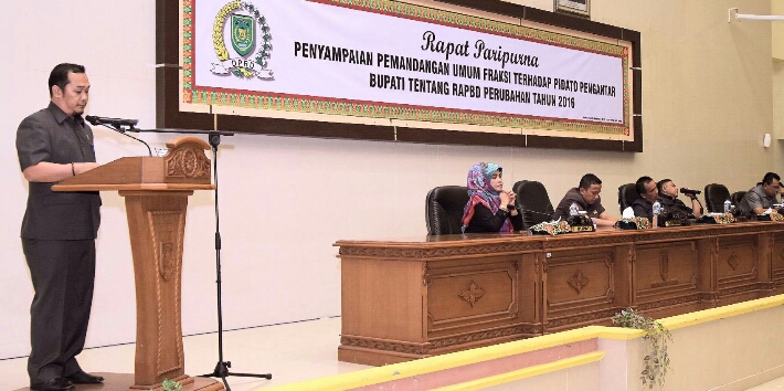 Ketua DPRD Inhil Pimpin Paripurna RAPBD 2016