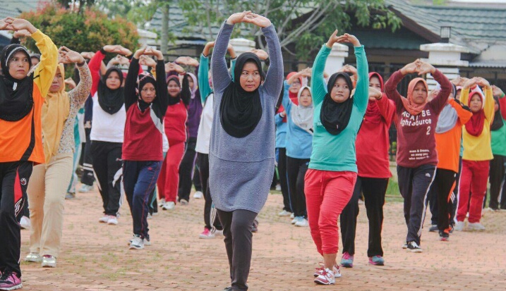 Hj Zulaikhah Senam Sehat Bareng Emak-emak