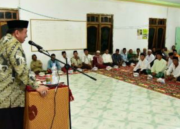 Hargai Undangan Masyarakat Pekan Tua, Wabup Inhil Hadiri Isra Miraj 