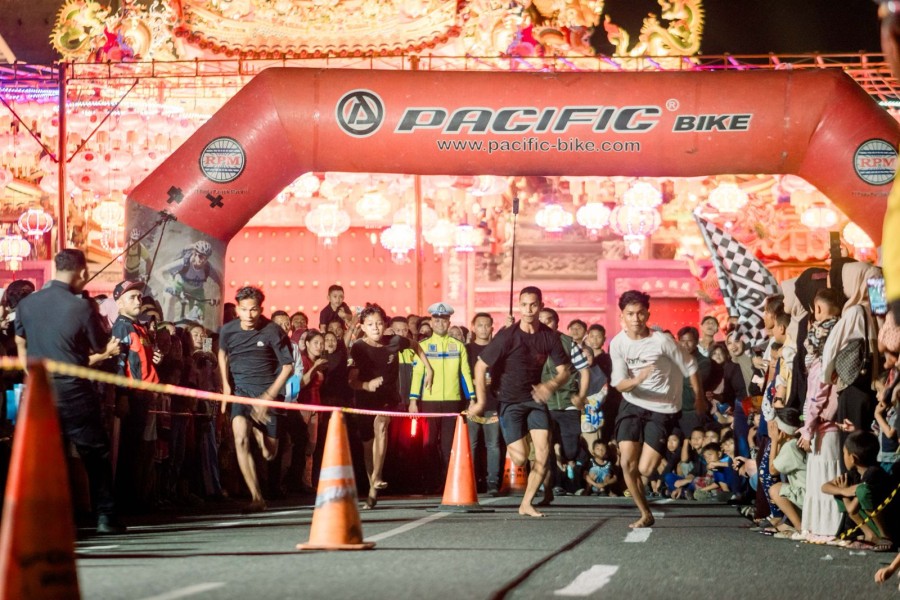 Kapolres dan Wabup Rohil Meriahkan Night Run Go Sprint Go Green Lomba Lari 100 Meter