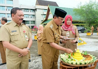 Apel Gabungan Awal Tahun, Bupati Inhil Imbau Jajaran Pemkab Jaga Konsistensi Kinerja Positif