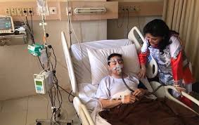 Foto 'Tebar Pesona' Setnov Saat Sakit Dicibir Rakyat