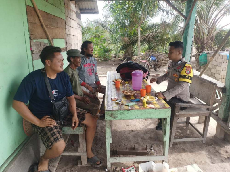 Polsek Tempuling Gelar Cooling System di Warung Warga Pererat Persaudaraan dengan Masyarakat