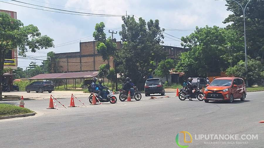 Kerucut Pembatas Jalan Simpang Stadion Utama Riau Dirusak Pengendara Bandel