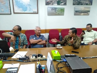 Abdul Wahid Minta PT Pulau Sambu Garansi Harga Kelapa 