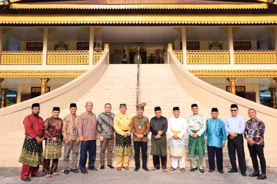 Sinergi Bersama Tokoh Adat, GM PLN UIDRKR Silaturahmi dengan Ketua Lembaga Adat Melayu Riau
