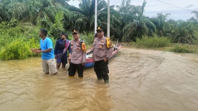 Pamatwil dan Kapolsek Bonai Darussalam Tinjau Jalur Transportasi Penjemputan Logistik Pilkada 2024