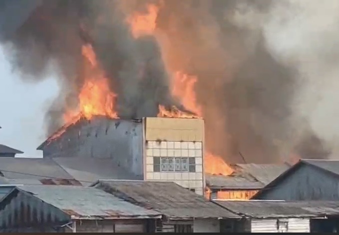 Kebakaran Hanguskan Fasilitas Umum dan Rumah Warga di Concong