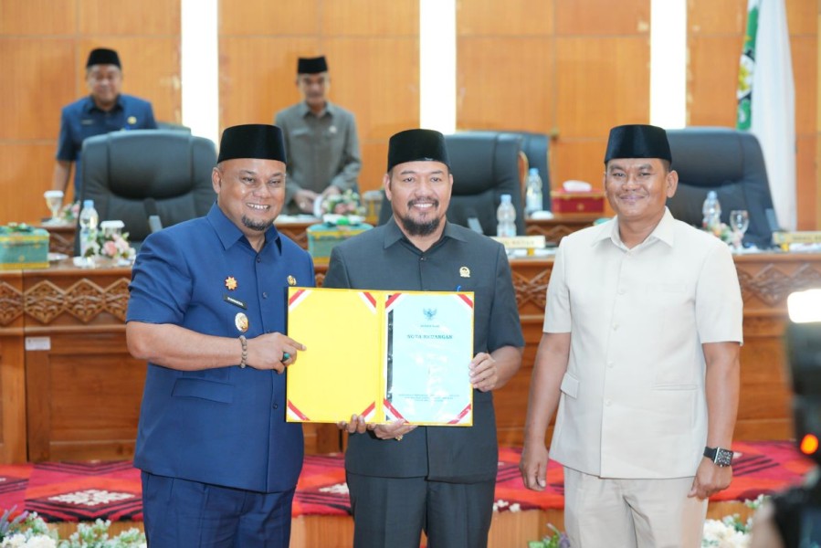 Pemkab Siak Sampaikan Nota Keuangan Daerah APBD-P 2025 dan 8 Ranperda