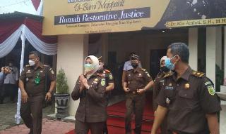 Kajati Jatim Resmikan Kampung Restorative Justice