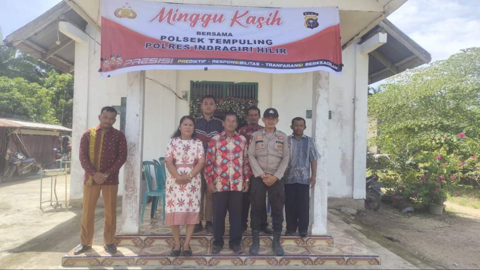 Polsek Tempuling Gelar Kegiatan Minggu Kasih di Gereja Pantekosta Pasca Pilkada
