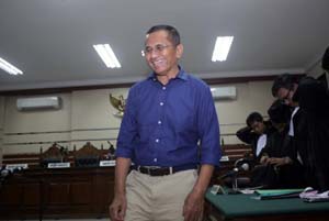  Kejakgung Tetapkan Dahlan Iskan Tersangka 