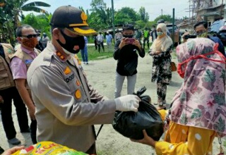 Polres Siak Bersama Satgas Covid-19 Kabupaten Siak Kampanye Masif Pemakaian Masker di Tualang