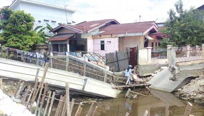  Kejari Pekanbaru Usut Robohnya Jembatan dan Turap Jalan Gelugur