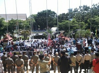 Aksi Penolakan RUU HIP Terjadi di Gedung DPRD Riau 