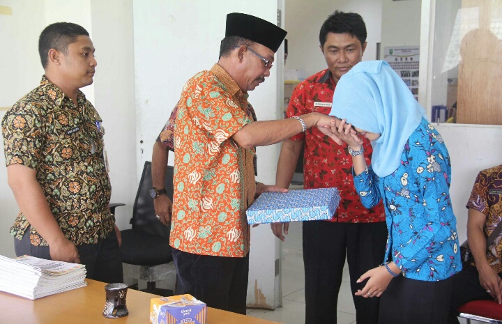 Bagian Humas dan Protokol Setda Inhil Lepas Mahasiswa Magang dan Stafnya