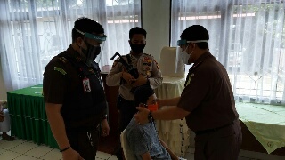 Kejaksaan Negeri Inhu Pindahkan 16 Napi dari Polres ke Rutan Kelas IIB Rengat