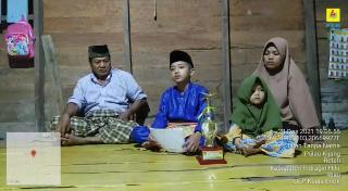 Rumah Qori Cilik Terbaik di Inhil Menahun Tanpa Listrik, Abdul Wahid & PLN Peduli Turun Tangan