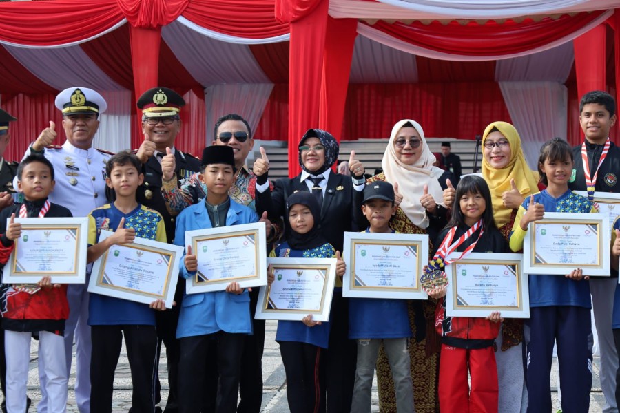 Hari Sumpah Pemuda ke-97, Bupati Siak Serahkan Penghargaan Pemuda Berprestasi