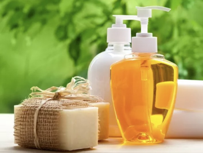 Arif Eka Saputra Bersama Rini Ramadhanti Latih Pengurus dan Guru Ponpes Membuat Sabun Batang Alami