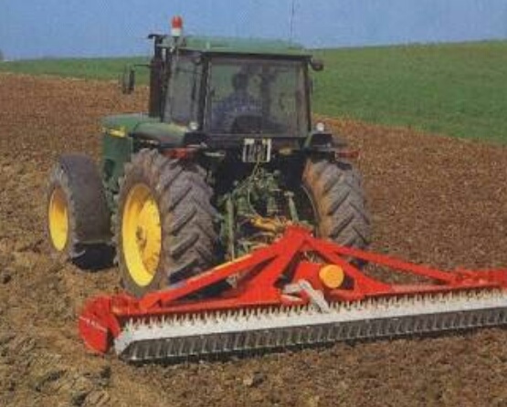 Bupati Inhil Tinjau Sejumlah Alat Berat Pertanian 