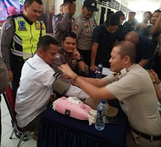 Hari Bhayangkara Ke 73, Puluhan Personil Polres Inhu Lakukan Donor Darah