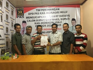 Katua Partai Garuda Dampingi Marlius Kembalikan Berkas ke PKS Inhu