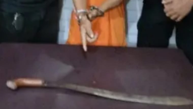 Ngamuk ke Rumah Warga Sambil Bawa Sajam, Pria di Siak Dibekuk Polisi
