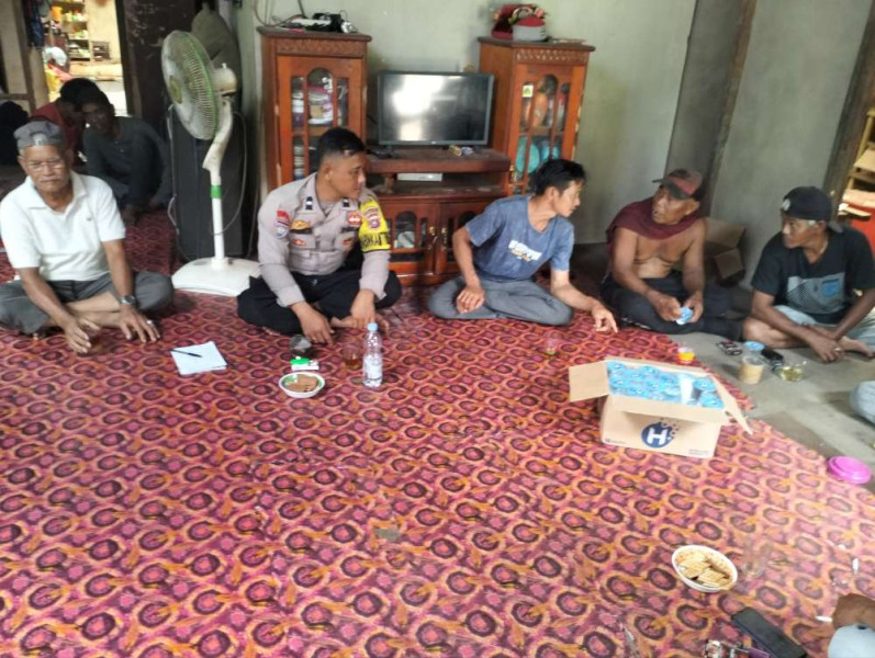 Jaga Keamanan dan Kericuhan, Polsek Tempuling Sambangi Masyarakat Beri Pesan Pilkada Damai