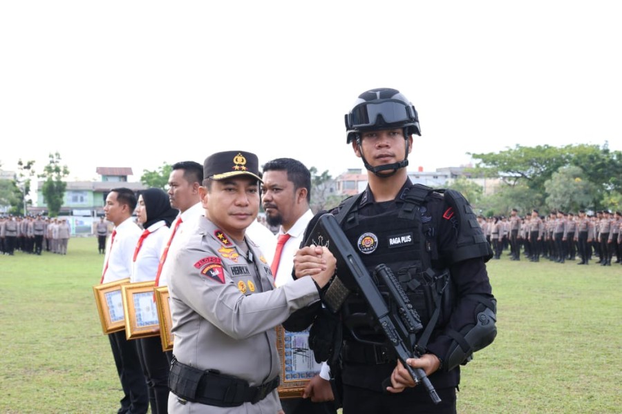 Polda Riau Luncurkan Tim Raga Plus dan Beri Penghargaan kepada Personel Berprestasi