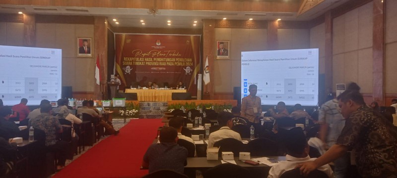 Dibanjiri Protes, Pleno KPU Riau Berlangsung 'Panas'