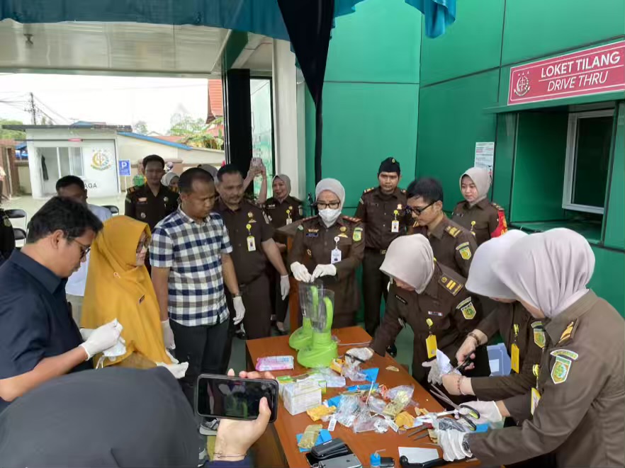 Kejari Inhil Musnahkan Barang Bukti 24 Perkara Pidana Umum, Termasuk Ratusan Gram Narkotika